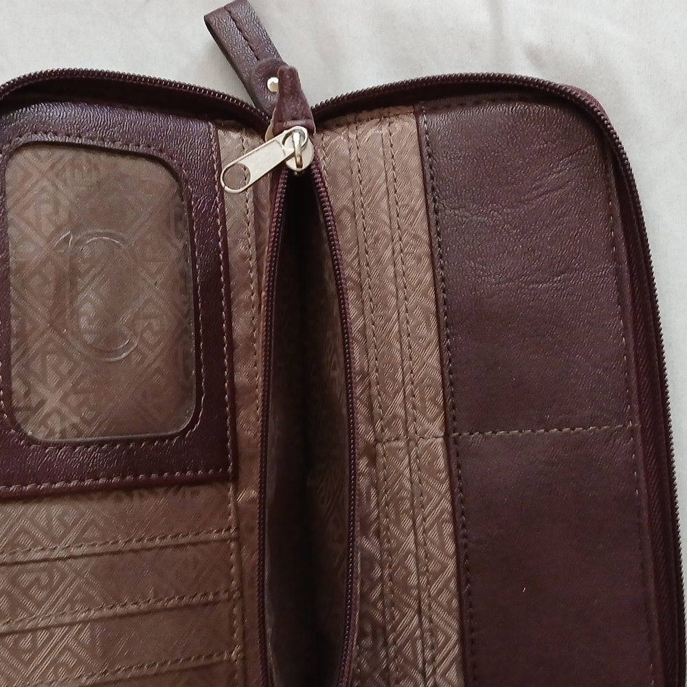 Relic Vegan Plum Wallet - Picture 8 of 9